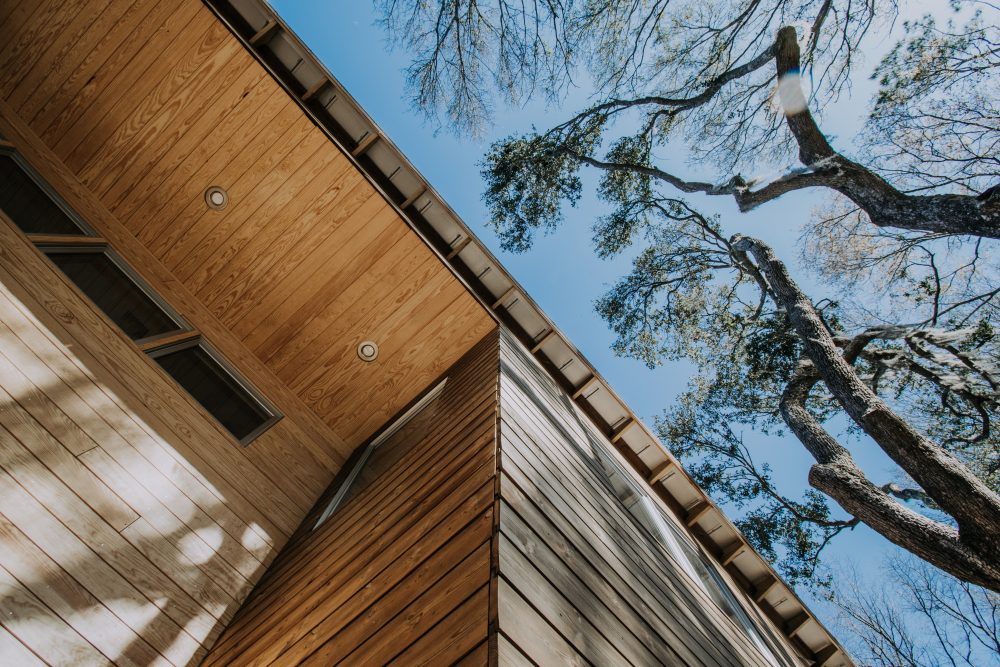 Detail photo of a house facade made of durable Kebony® wood.